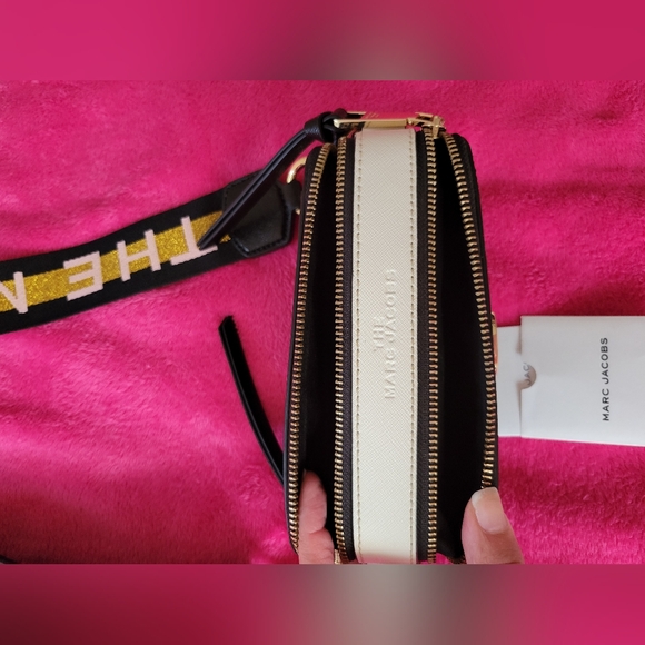 NWOT Marc Jacobs black with gold crossbody - Picture 2 of 6